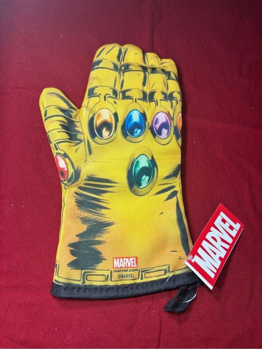New Lootcrate Marvel Infinity Gauntlet Oven Mitt for Display Only